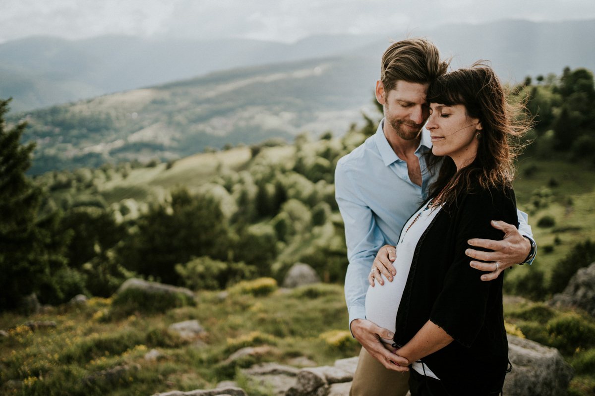 pregnancy photo session mountain