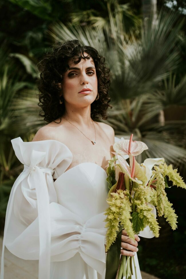 Portrait de mariée au coucher de soleil à Tropicana Events, photographe de mariage en Côte d’Azur