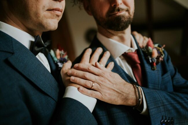 Photographe mariage gay Orangerie du Manoir France cérémonie émouvante