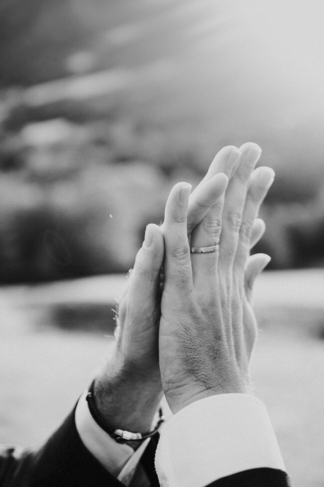 Photographe mariage gay Orangerie du Manoir France cérémonie émouvante