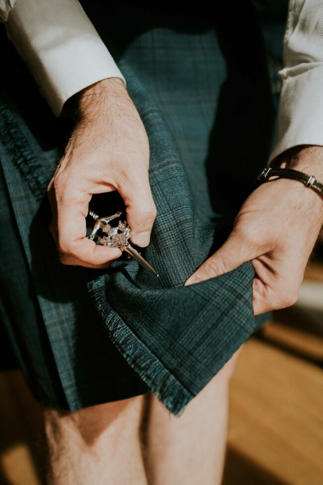 Photographe mariage gay Orangerie du Manoir France cérémonie émouvante