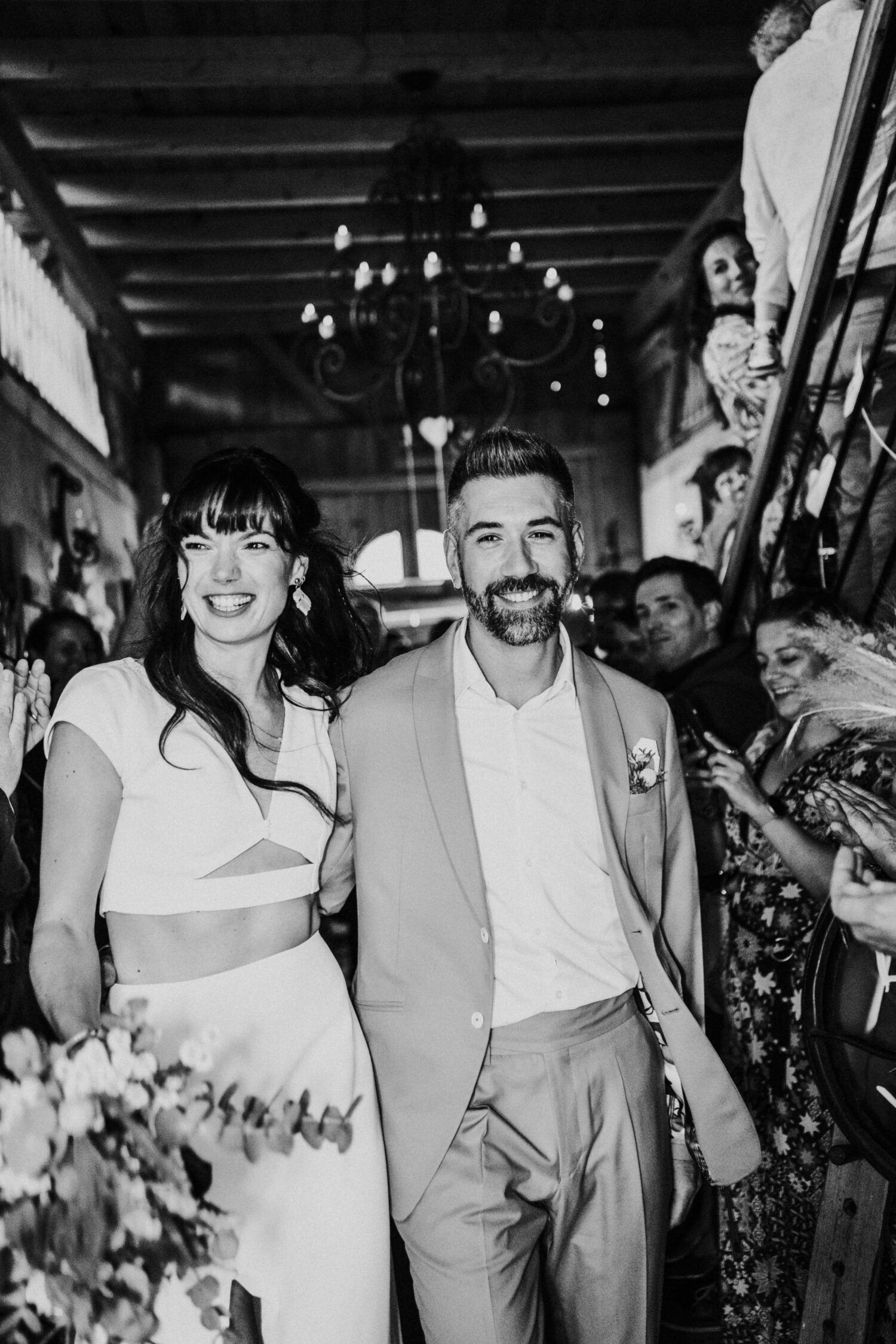 portrait couple maries bord eau alsace photographe mariage strasbourg fun